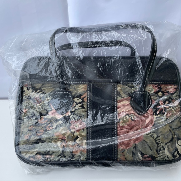 Nelson Regency Deluxe Bible Cover with Pink Floral Design - Picture 3 of 16